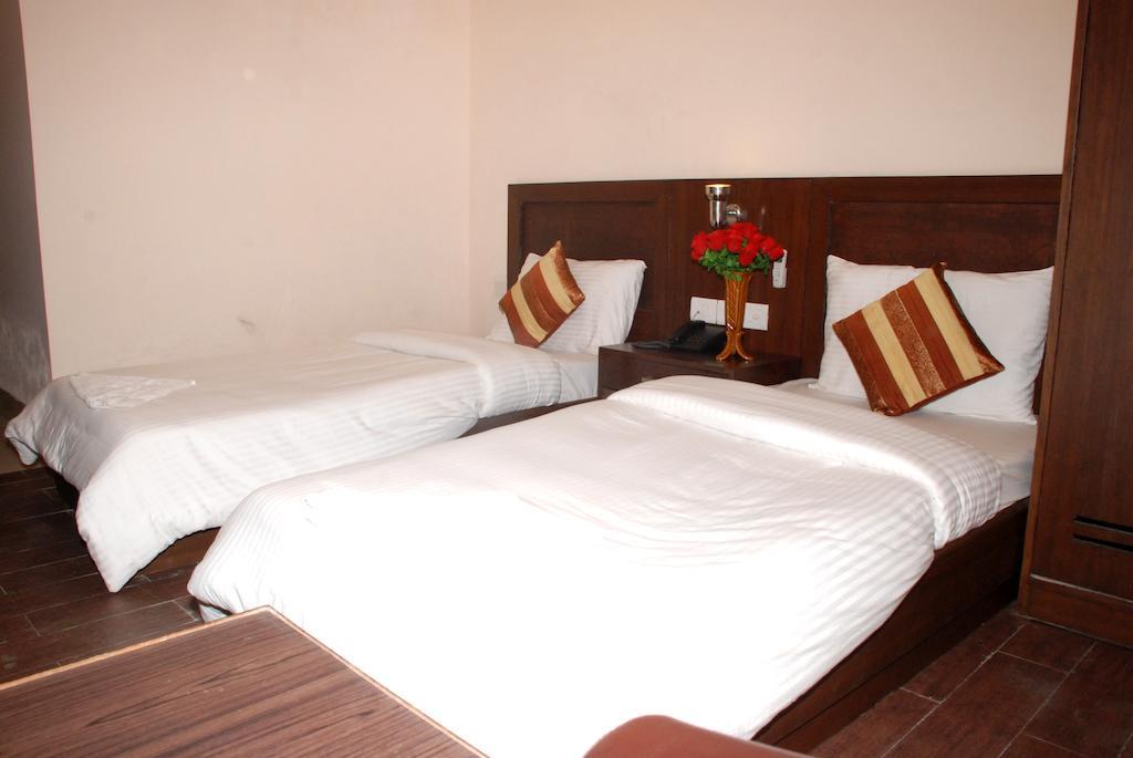 Airport Hotel Daya Capitol New Delhi Exterior photo